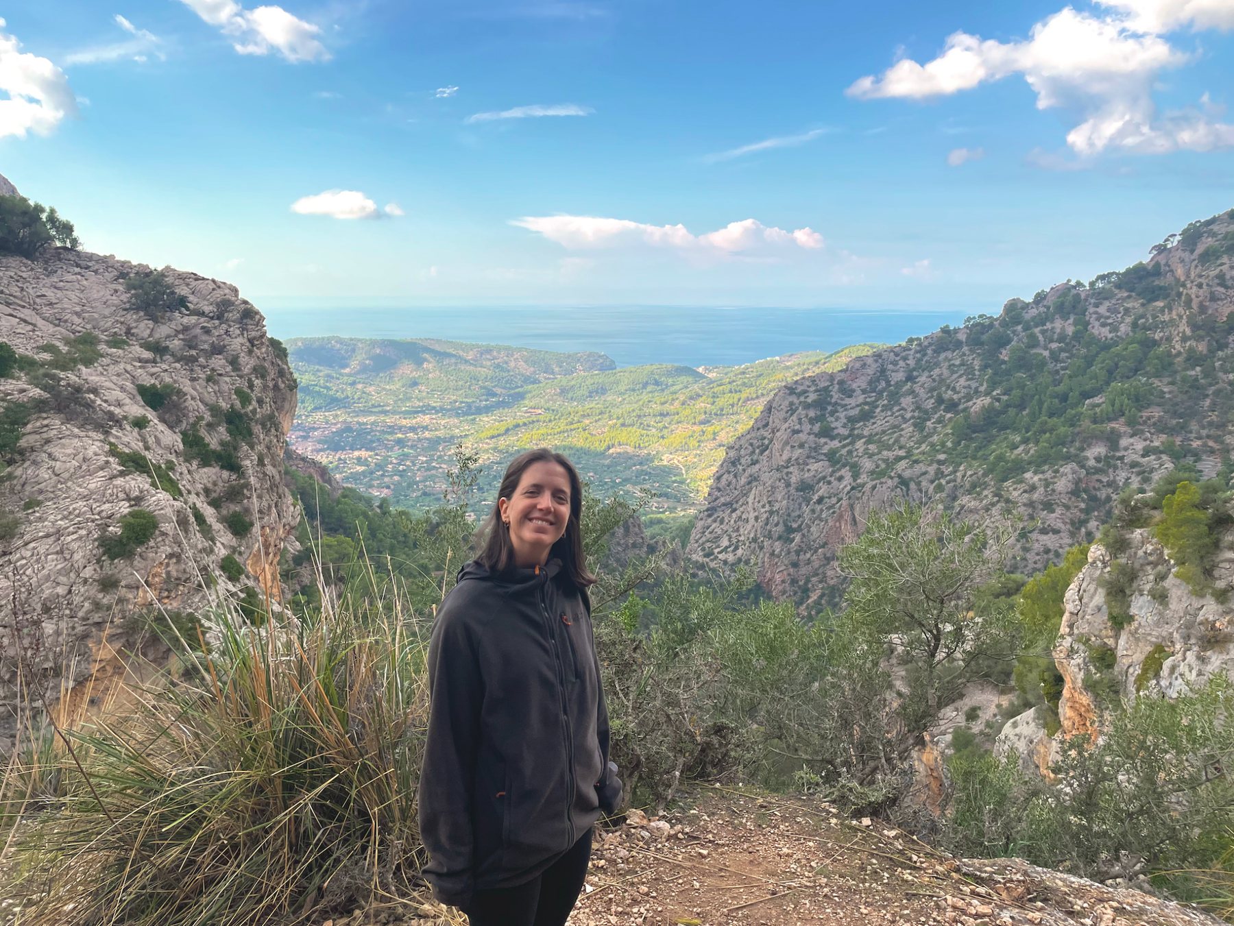 Inma Sánchez Cano in a Mediterranean mountain landscape